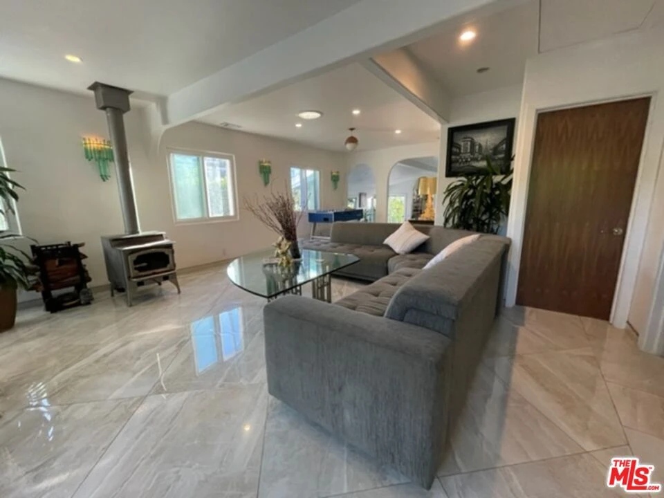 Interior 3