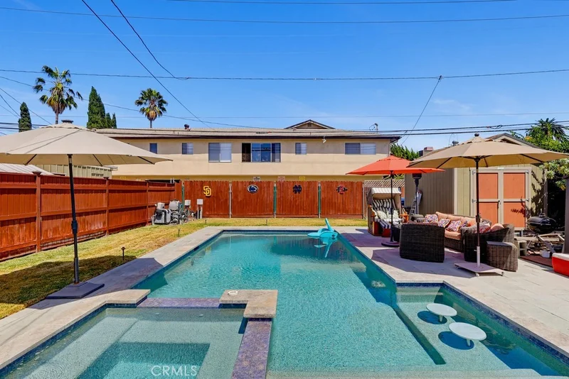 Photo 2 of 376 Orizaba Avenue