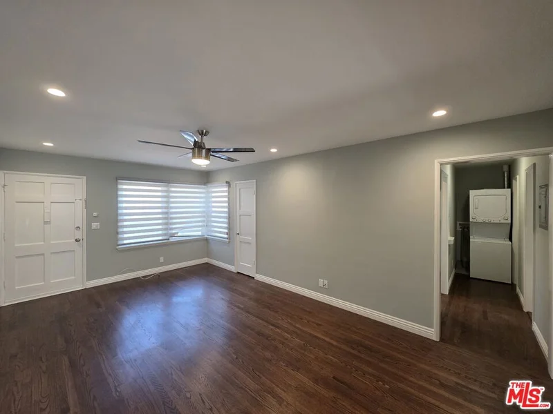 102 Gaviota Avenue 106