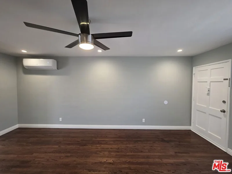 102 Gaviota Avenue 106 photo 2