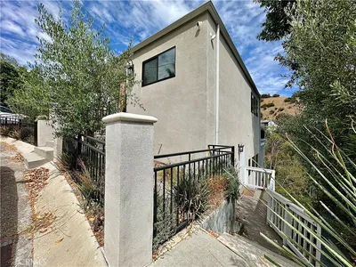 2506 Zorada Drive photo 2