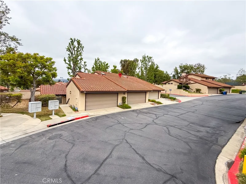 1034 E Romney Drive photo 2