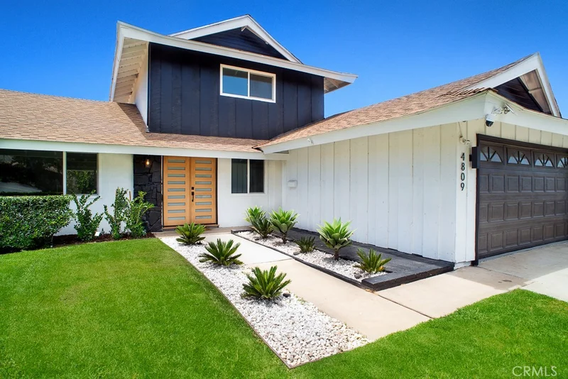 Photo 2 of 4809 E Wasatch Drive