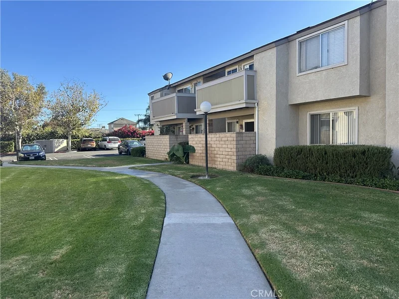 8571 La Salle 49