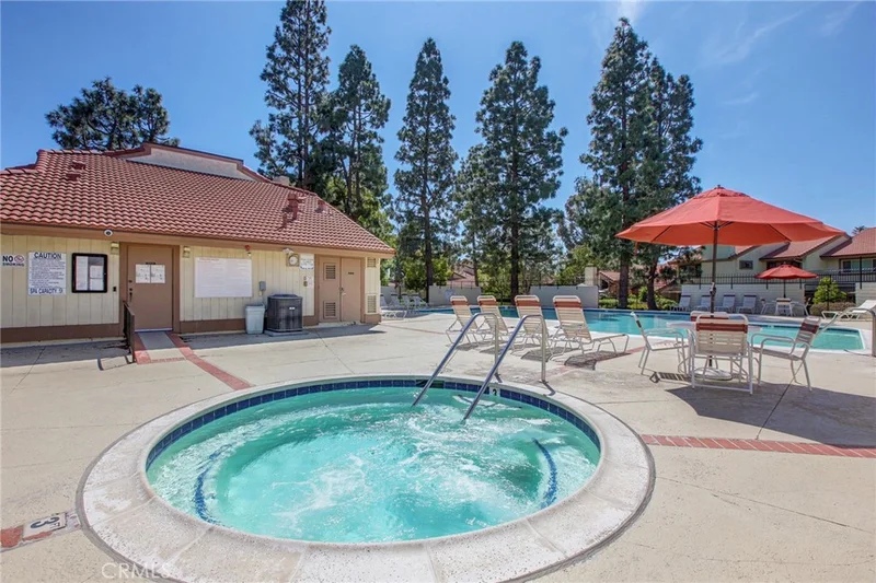 8402 Sunbeam Cir photo 2