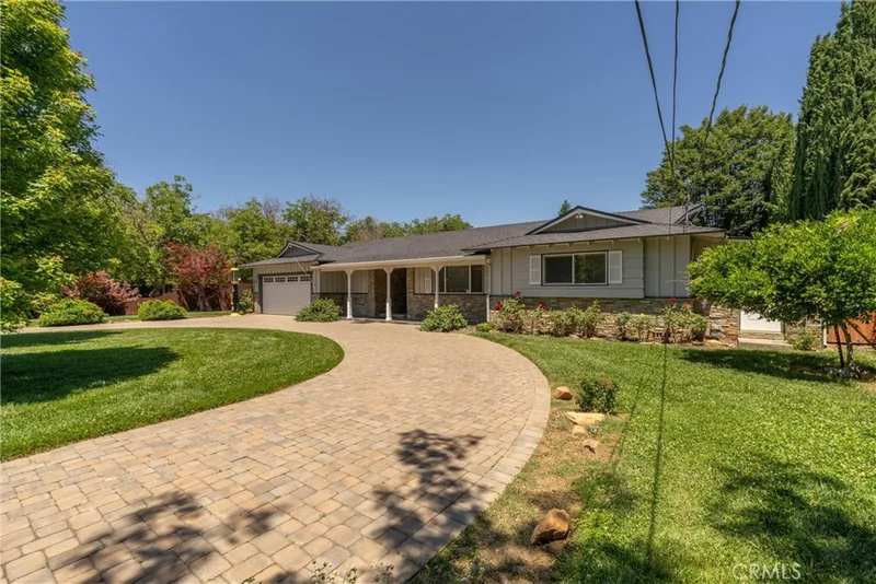 2034 Vista Lane