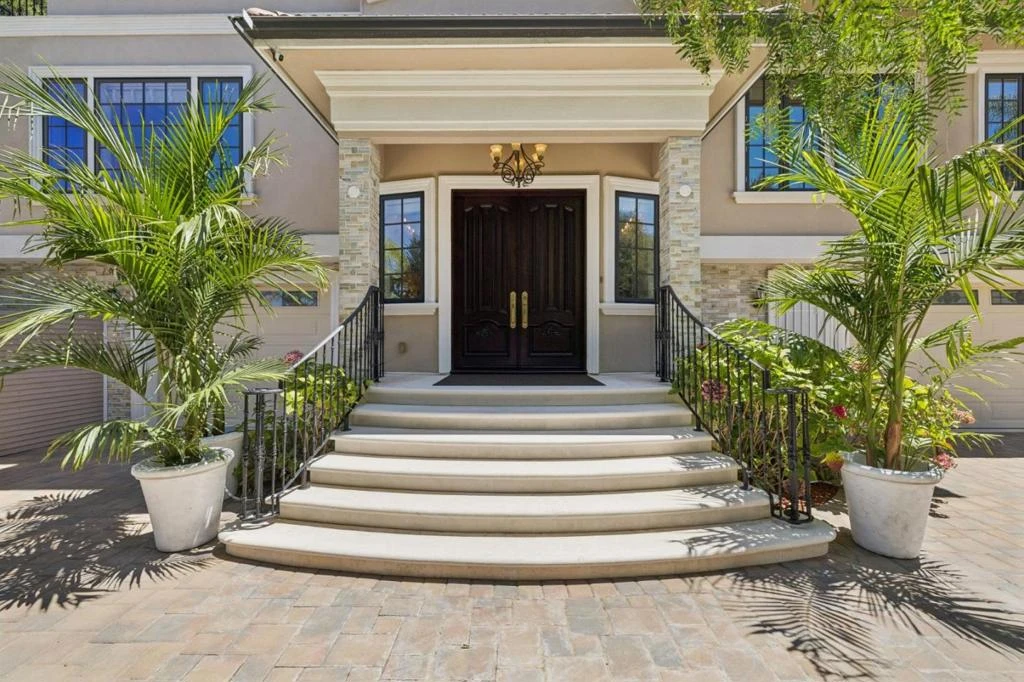 Interior 4