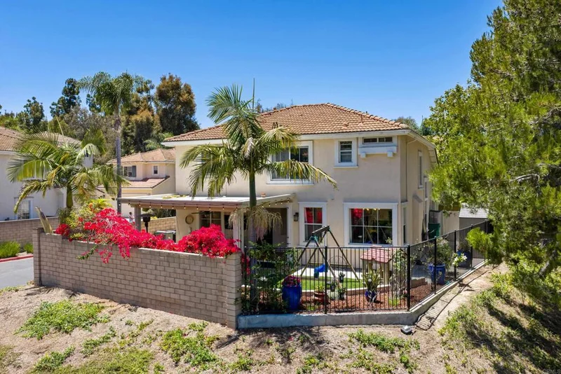 259 Lucia Way photo 2