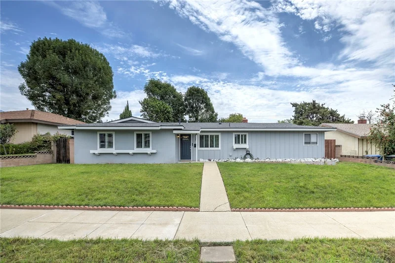 2946 Gladstone Street photo 2