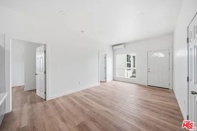 3020 W 12th Street 3024 photo 2