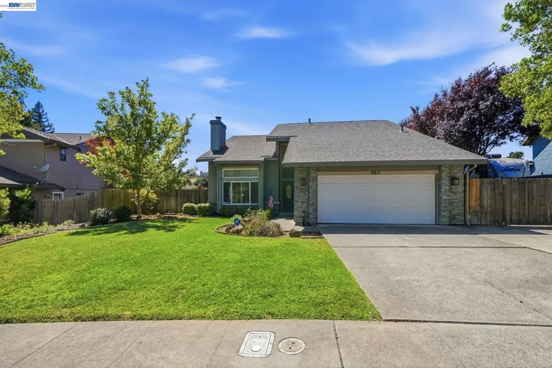 883 Dover Cir