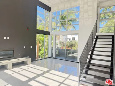 807 Huntley