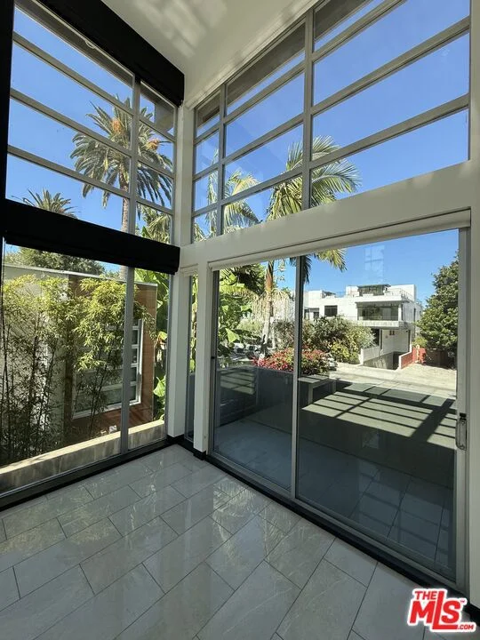 807 Huntley photo 2