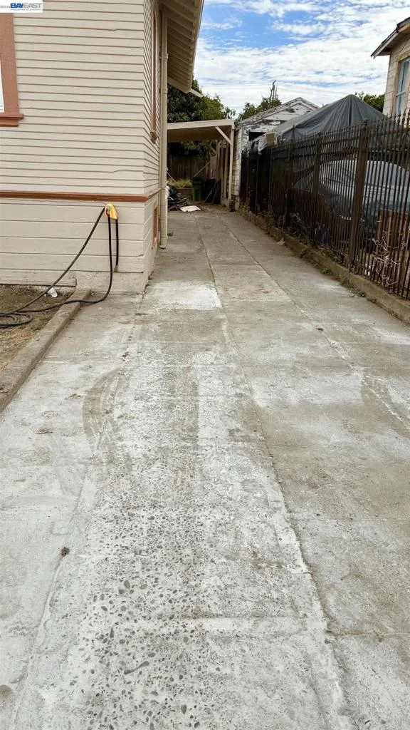 9826 C St photo 2