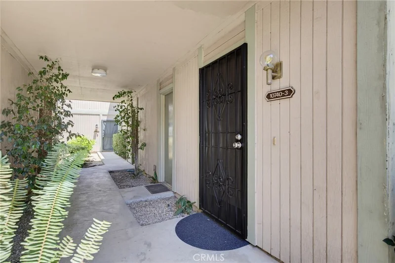 10740 Woodley Avenue 3 photo 2