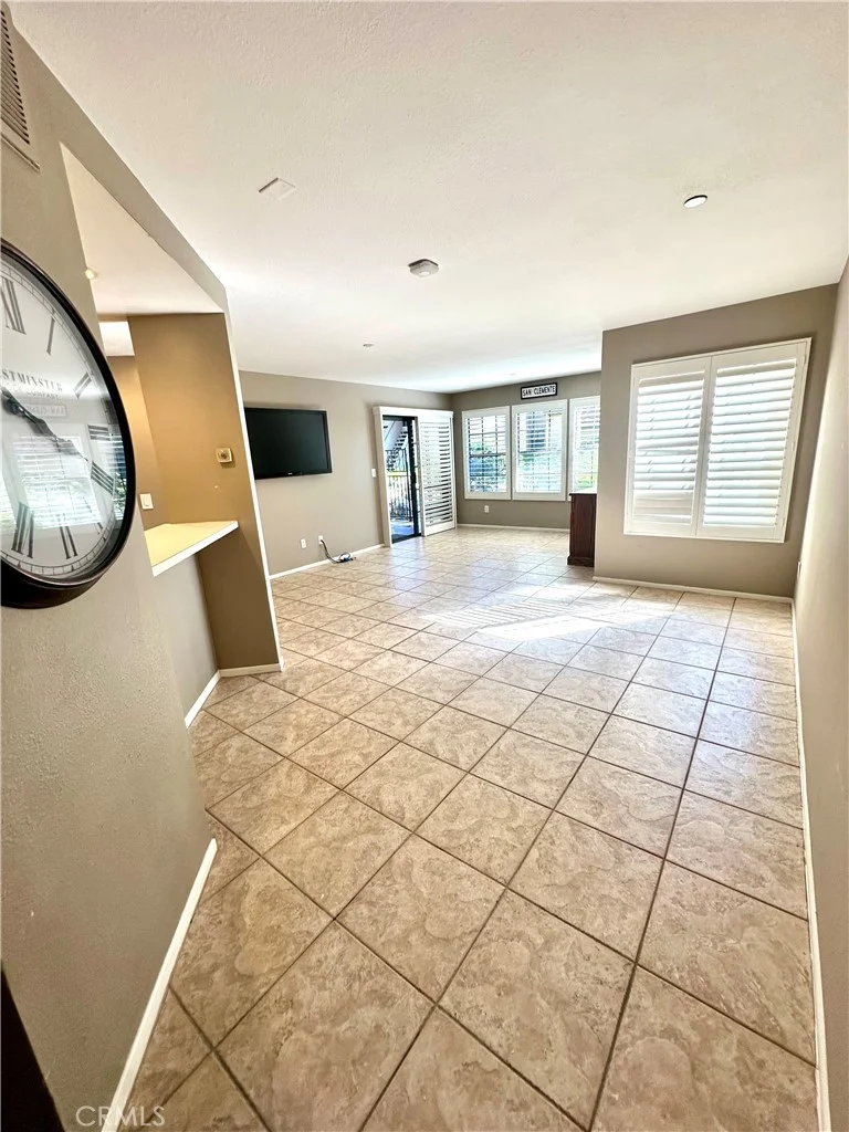 1072 Calle Del Cerro 1705