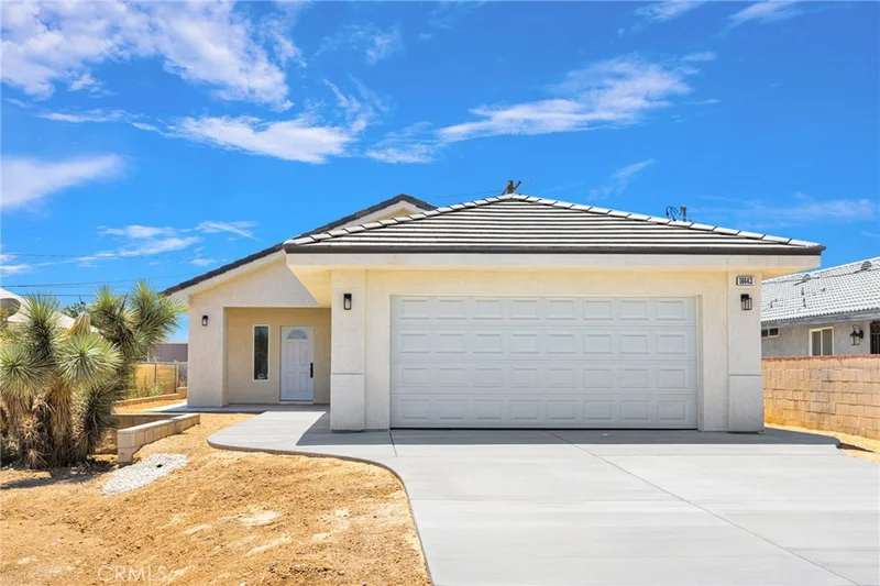 16443 Pine Street photo 2