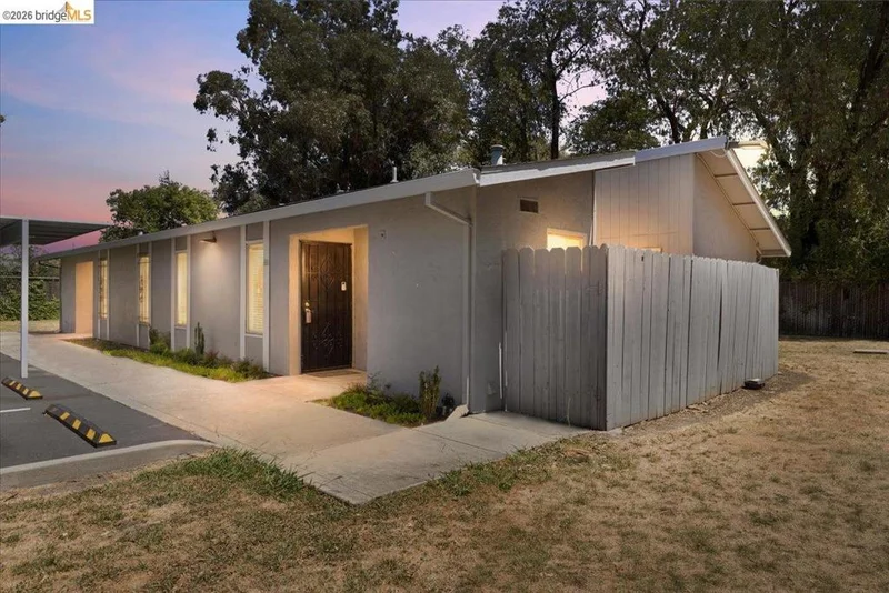 200 Del Luz Ct