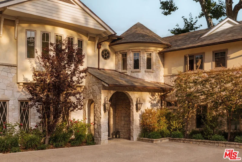 Photo 2 of 1900 Mandeville Canyon Road