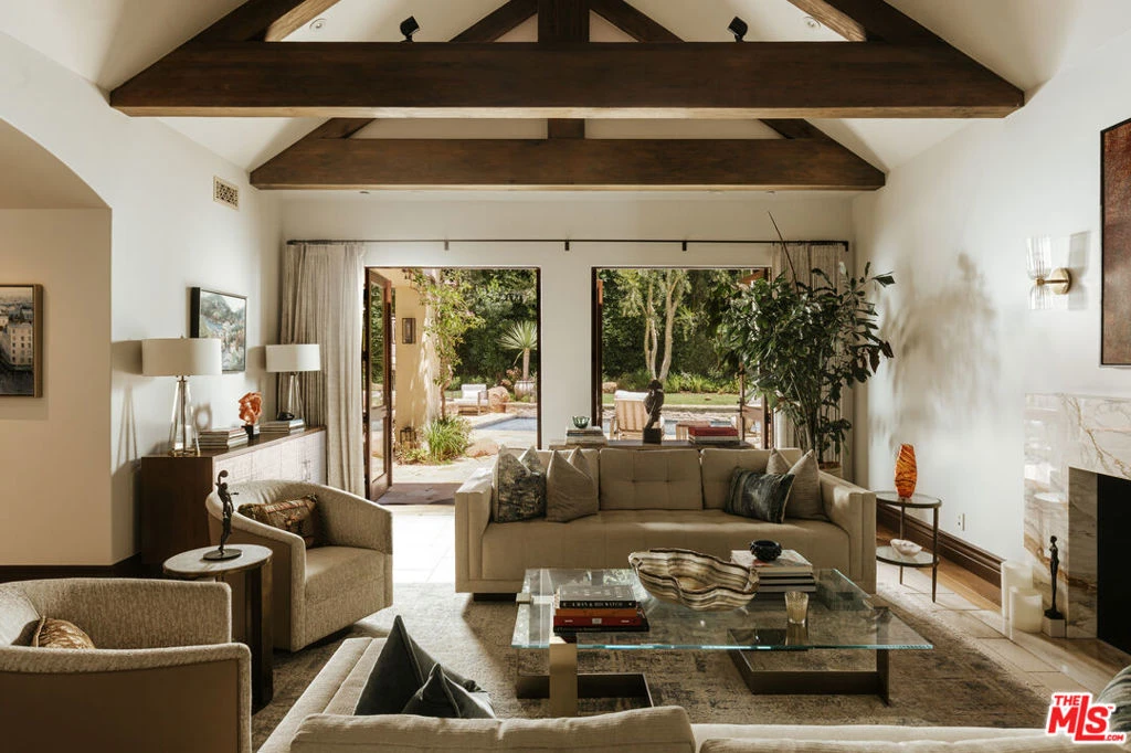 Interior 3