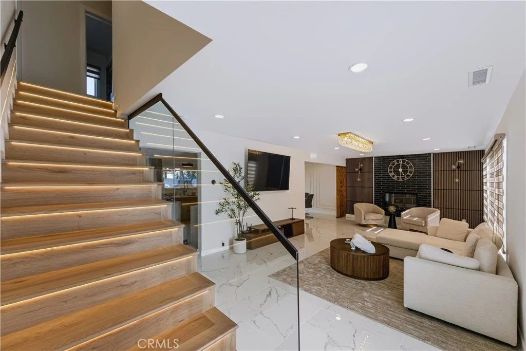Interior 4