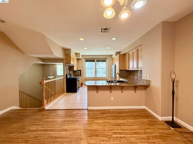 Photo 2 of 550 Summer Ln