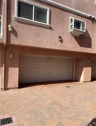 1425 W 224th photo 2
