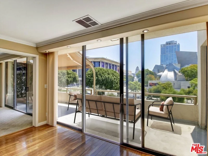 121 S Hope Street 433