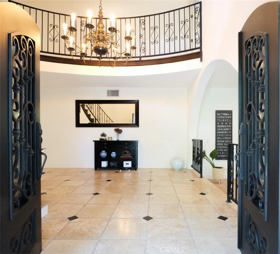 Interior 4