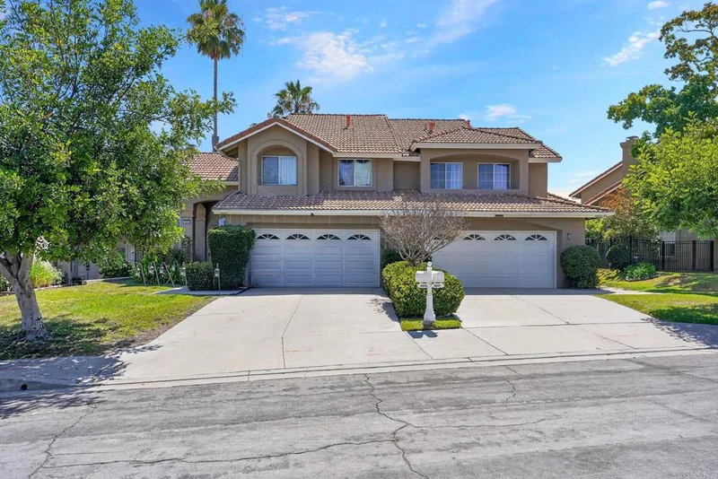 6025 E Hackamore Lane