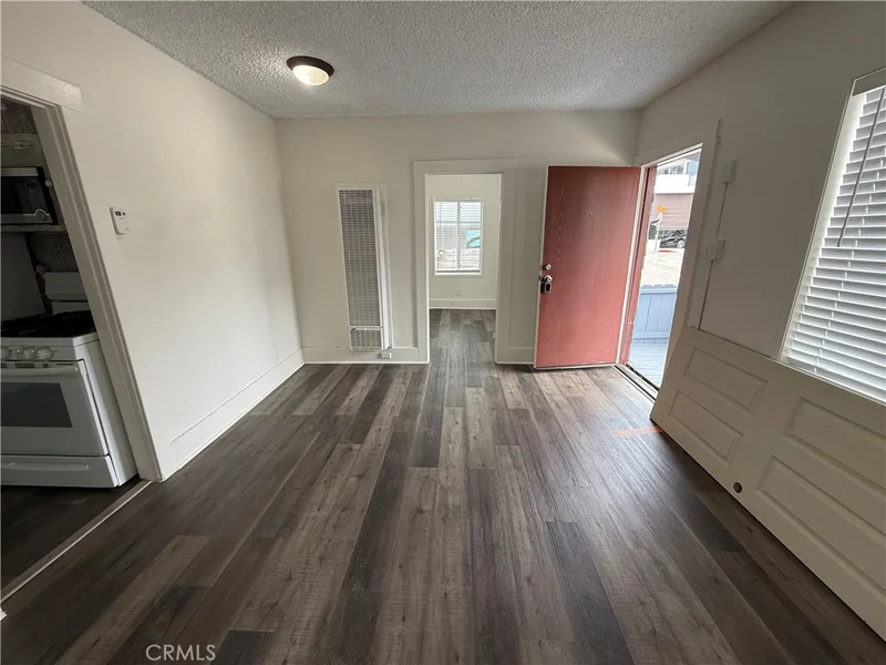 1053 Loma photo 2
