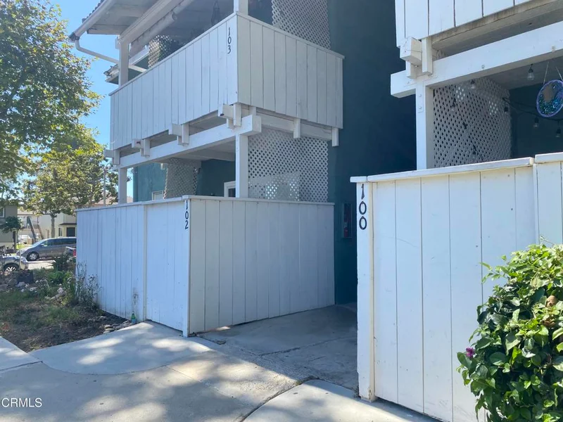 1300 Saratoga Avenue 102, Ventura, CA 93003