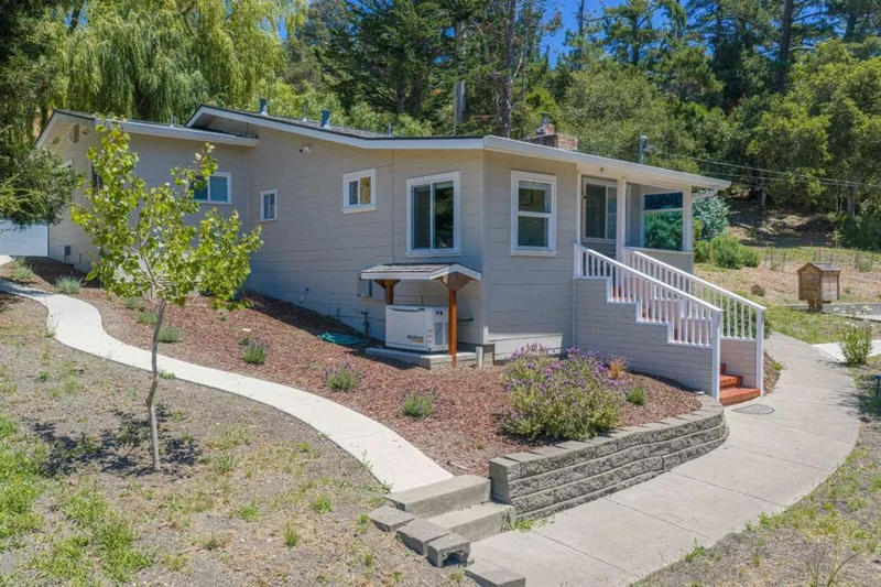 11 Recreation Drive
