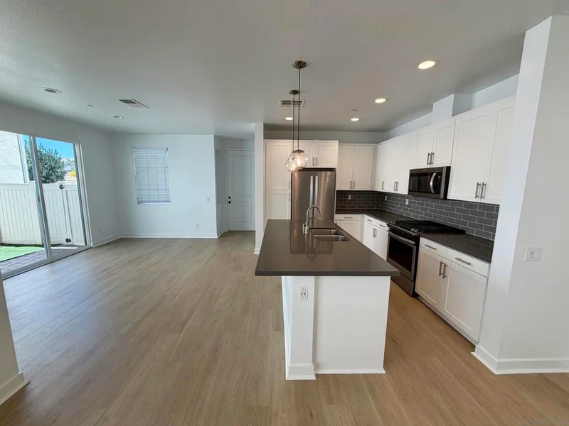 1483 Ortega St. photo 2