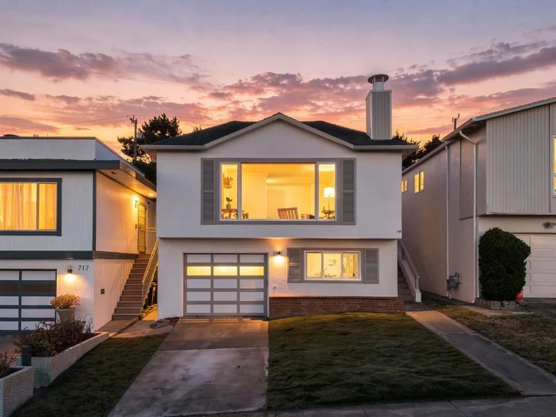 725 Clarinada Avenue