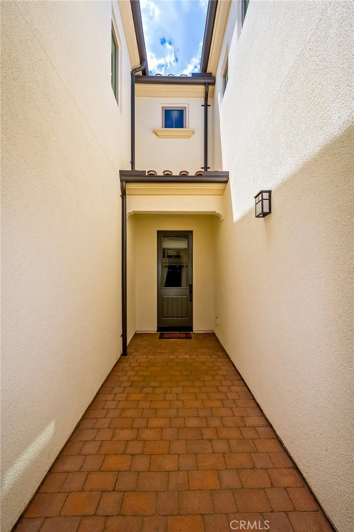 Interior 4