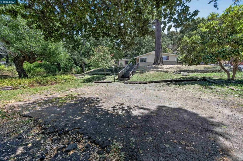 3 Shadow Creek Ln