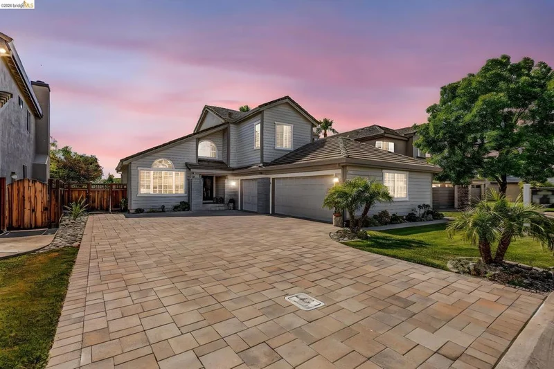 2435 PINEHURST COURT