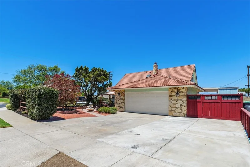 315 E Monterey