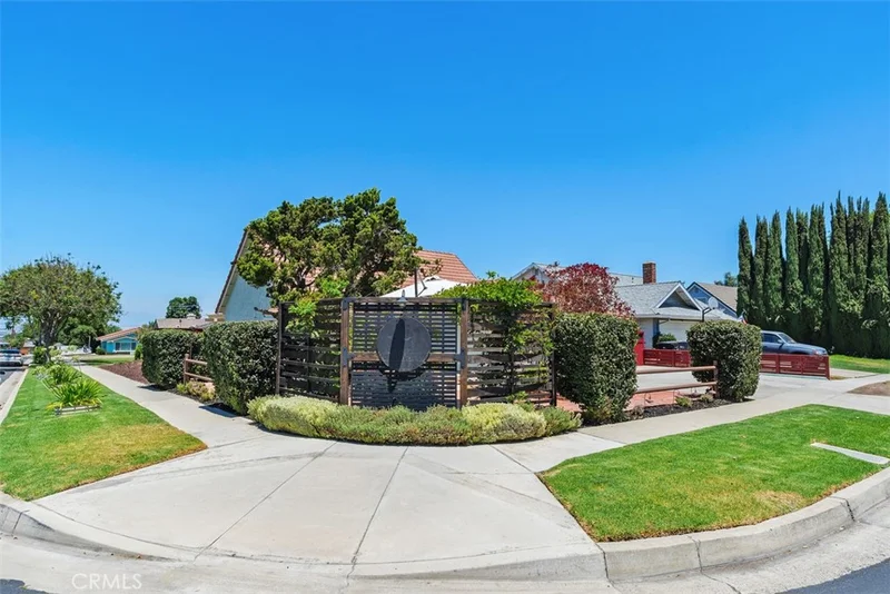 315 E Monterey photo 2
