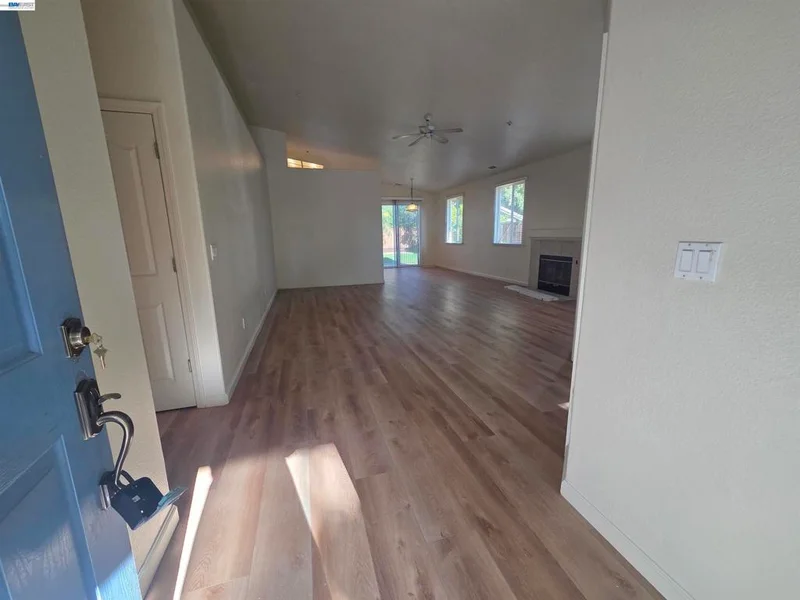 1646 MALLARD ST photo 2