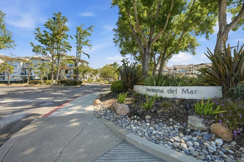 Photo 2 of 601 Baltic Circle 607