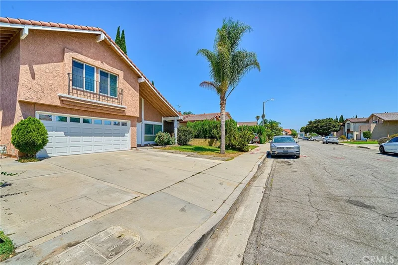 Photo 2 of 15523 Lancelot Avenue