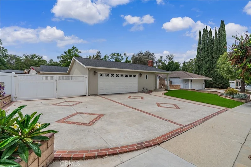 15506 Rolling Ridge Drive photo 2
