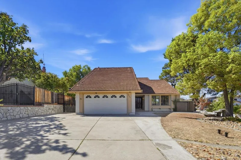 3694 Lucas Drive