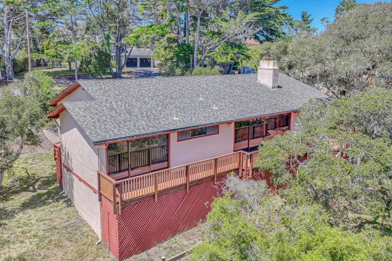 Photo 2 of 1052 San Carlos Road