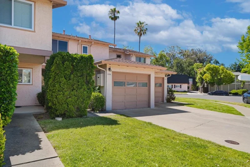 1594 Brookvale Drive photo 2