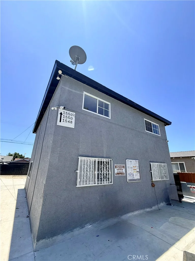 1550 1/2 W 59th Place