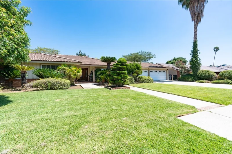 333 W Wistaria Avenue photo 2
