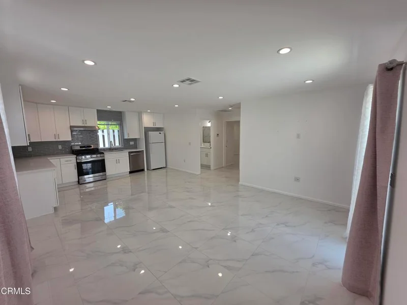 10926 Woodward Avenue photo 2